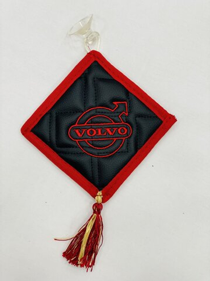 Ромб Volvo (экокожа, черный с красной вышивкой+красный кант)