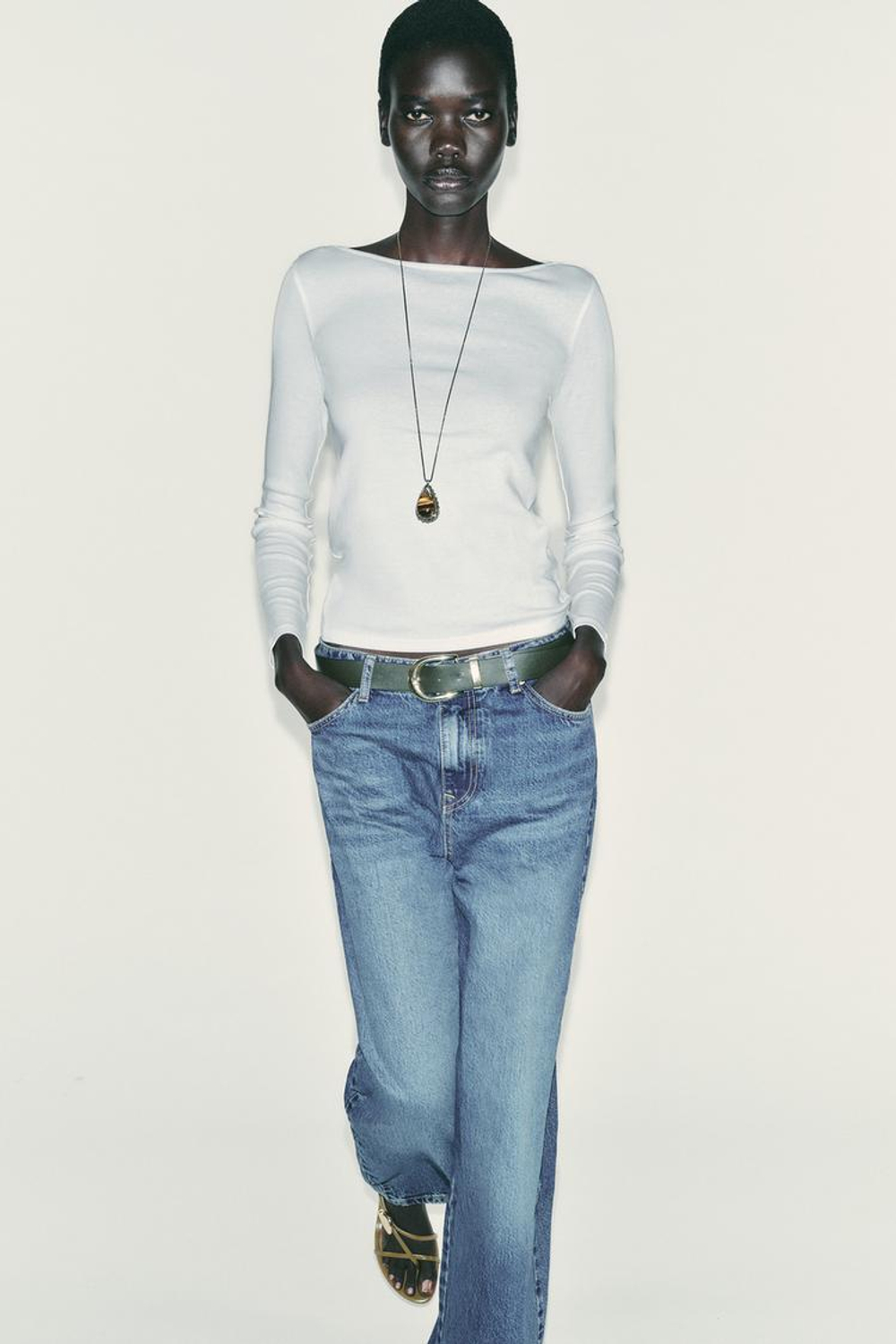 ZARA ХЛОПКОВАЯ ФУТБОЛКА С ВЫРЕЗОМ ЛОДОЧКОЙ, БЕЛЫЙ