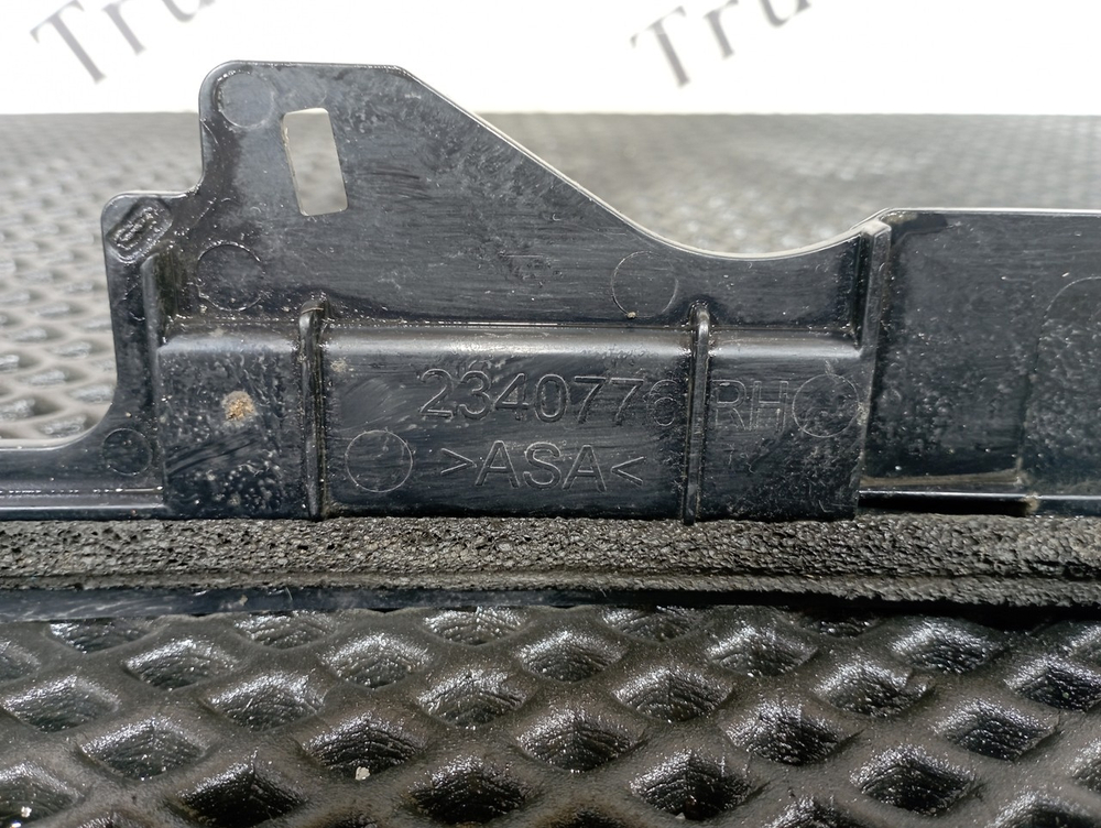 Накладка стеклоочистителя правая