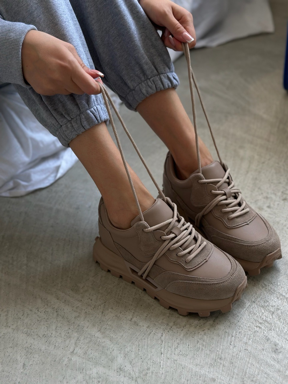 Кроссовки из натуральной кожи