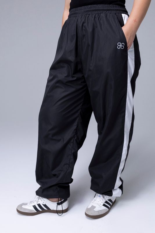 Брюки спортивные с лампасами, черный