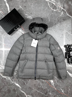 Пуховик Moncler