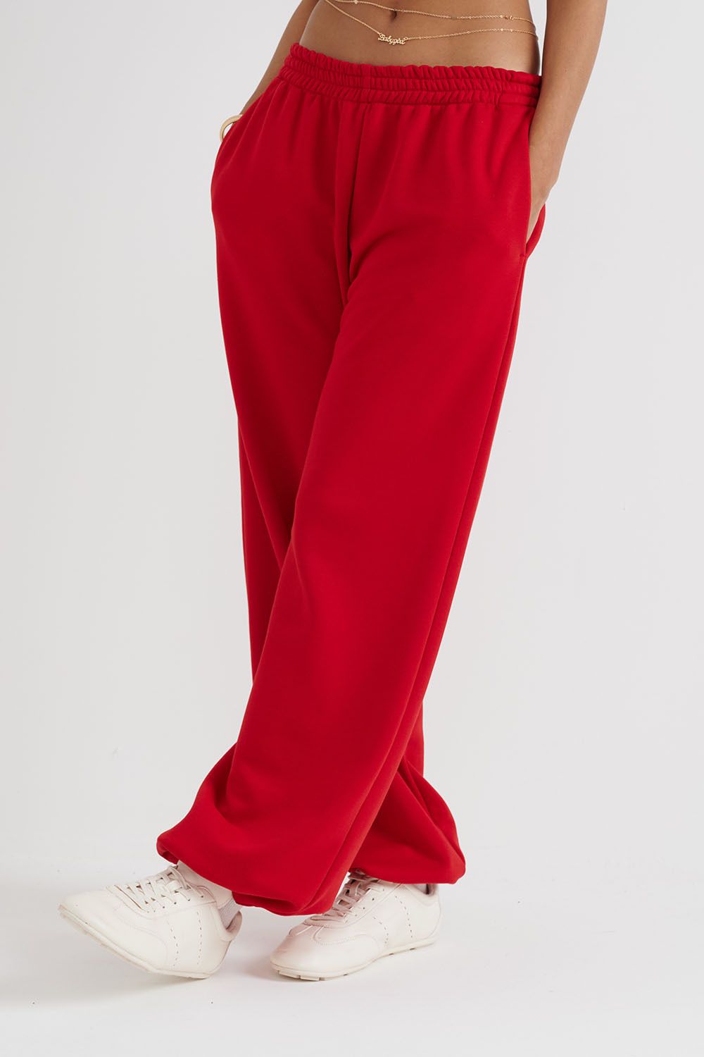Широкие джоггеры без начеса с утяжкой красного цвета