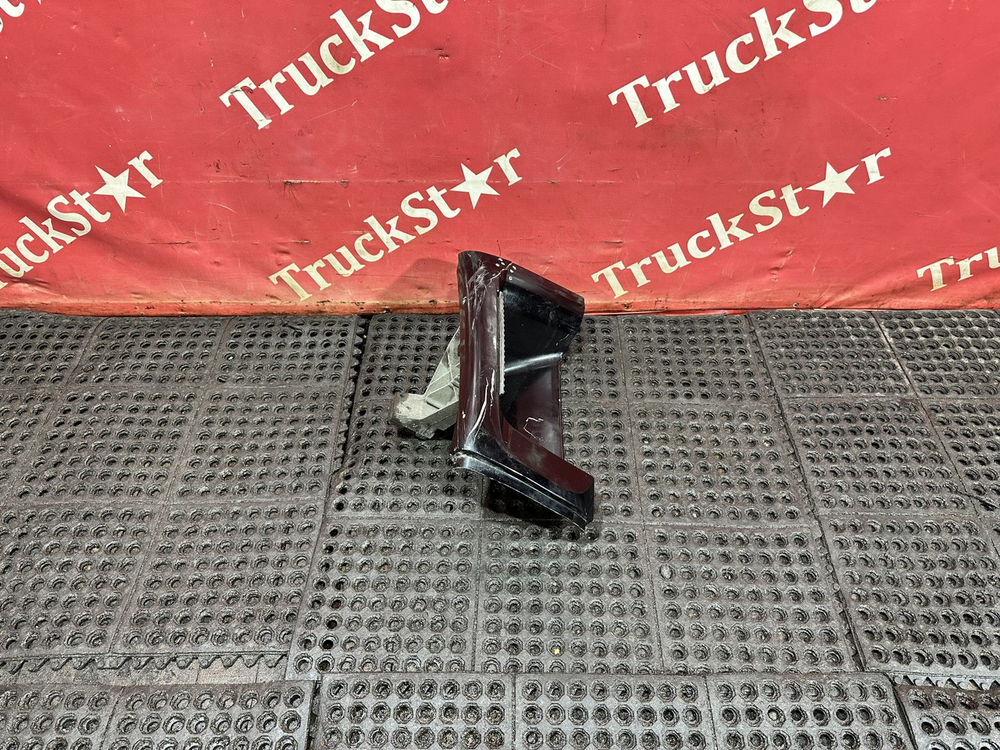 Корпус подножки правый