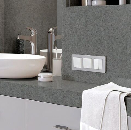 Рамка на 3 поста Platinum (алюминий)