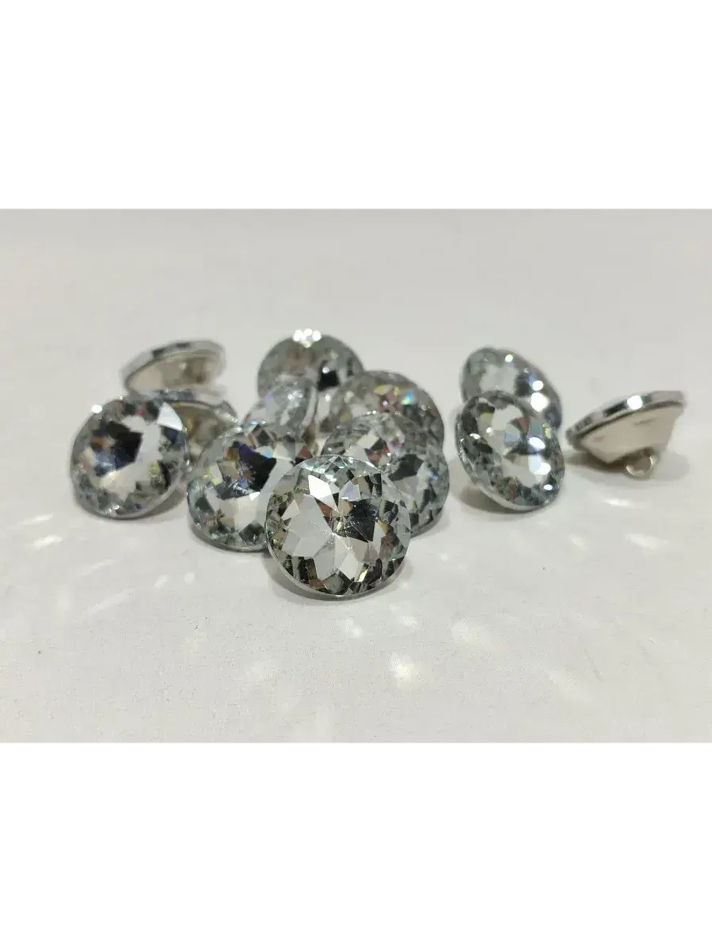 Декоративные стразы для каретной стяжки - в наличии