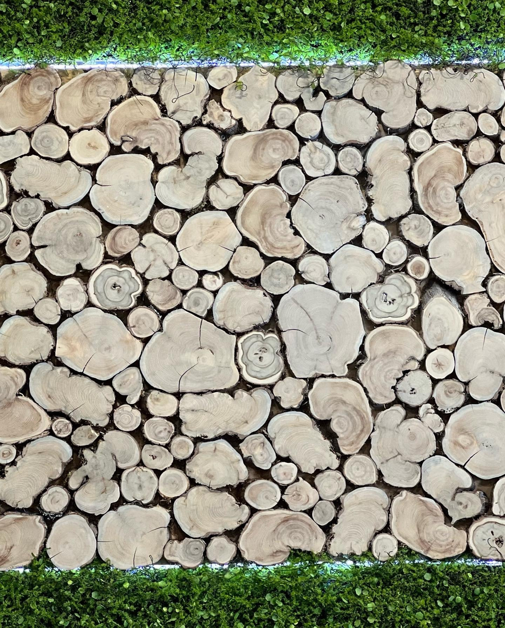 7.22. Вертикальное озеленение искусственным мхом.