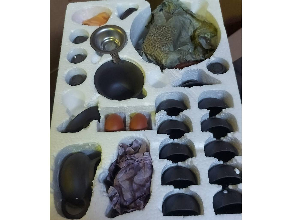 278153.2 Сервиз для цер. "Полный комплект" б/глазури,чб,чк,гайв,слив,10пиал,4стак,сито,фигурки,полот