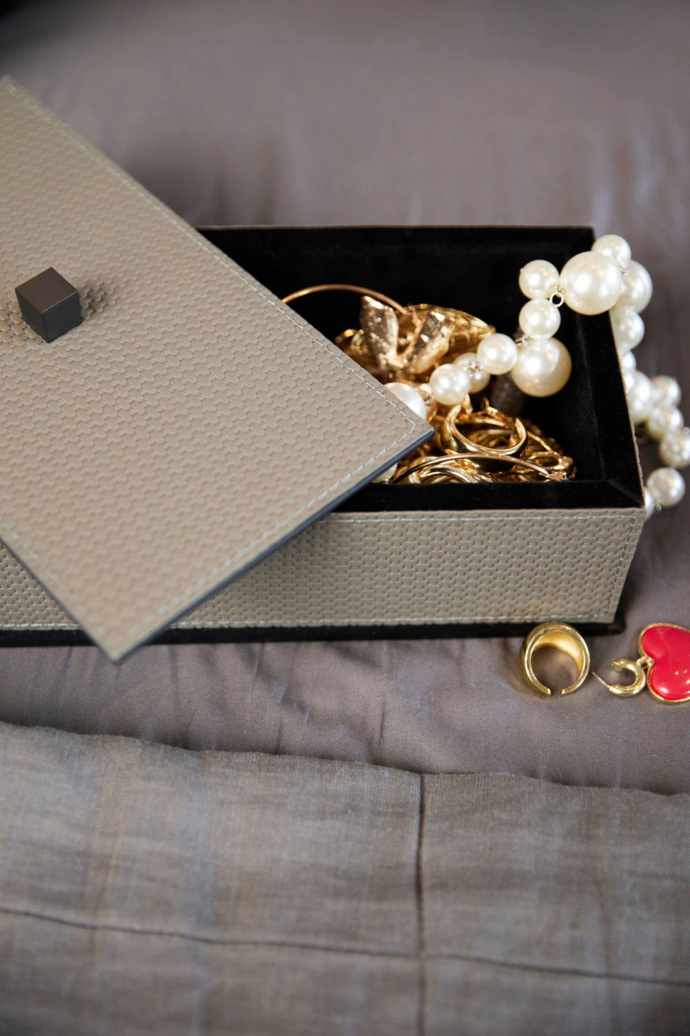 Шкатулка из кожи Серая