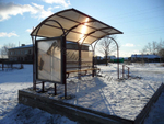 Остановка с рекламным щитом