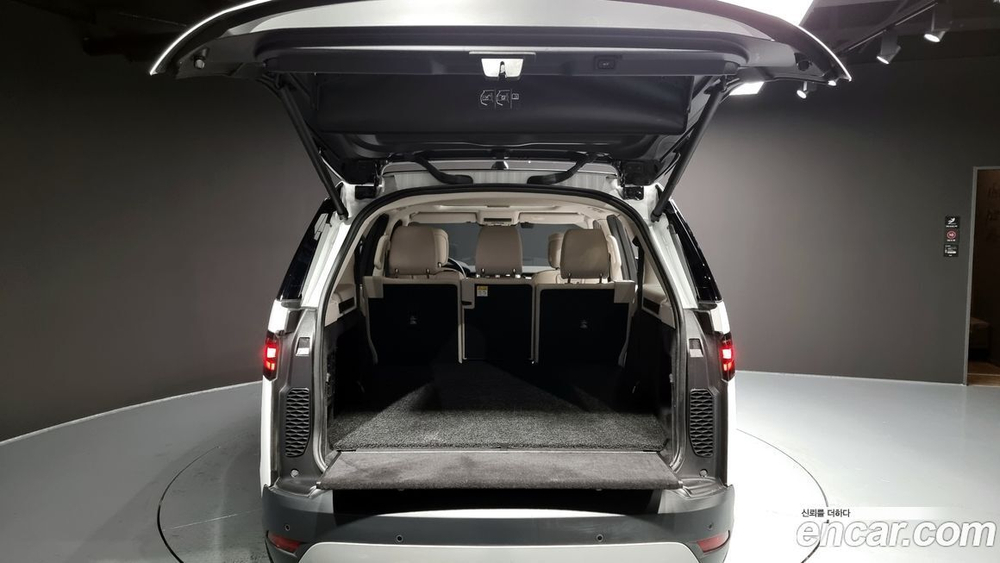 Land Rover Discovery 5 D300 HSE (03.2022)
