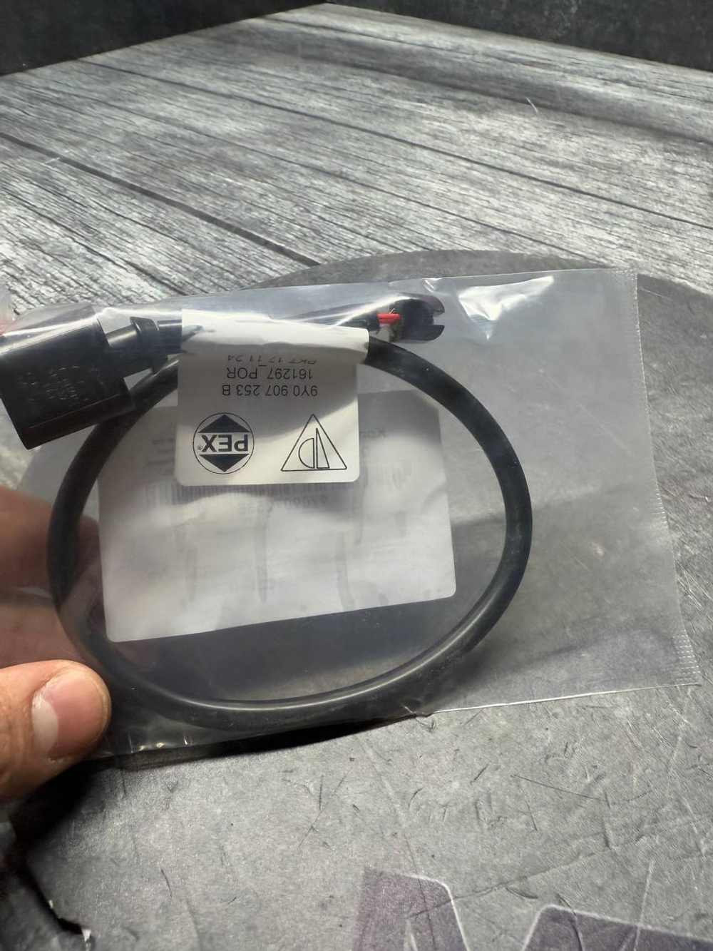 Датчик износа передних колодок PORSCHE 9Y0907253B