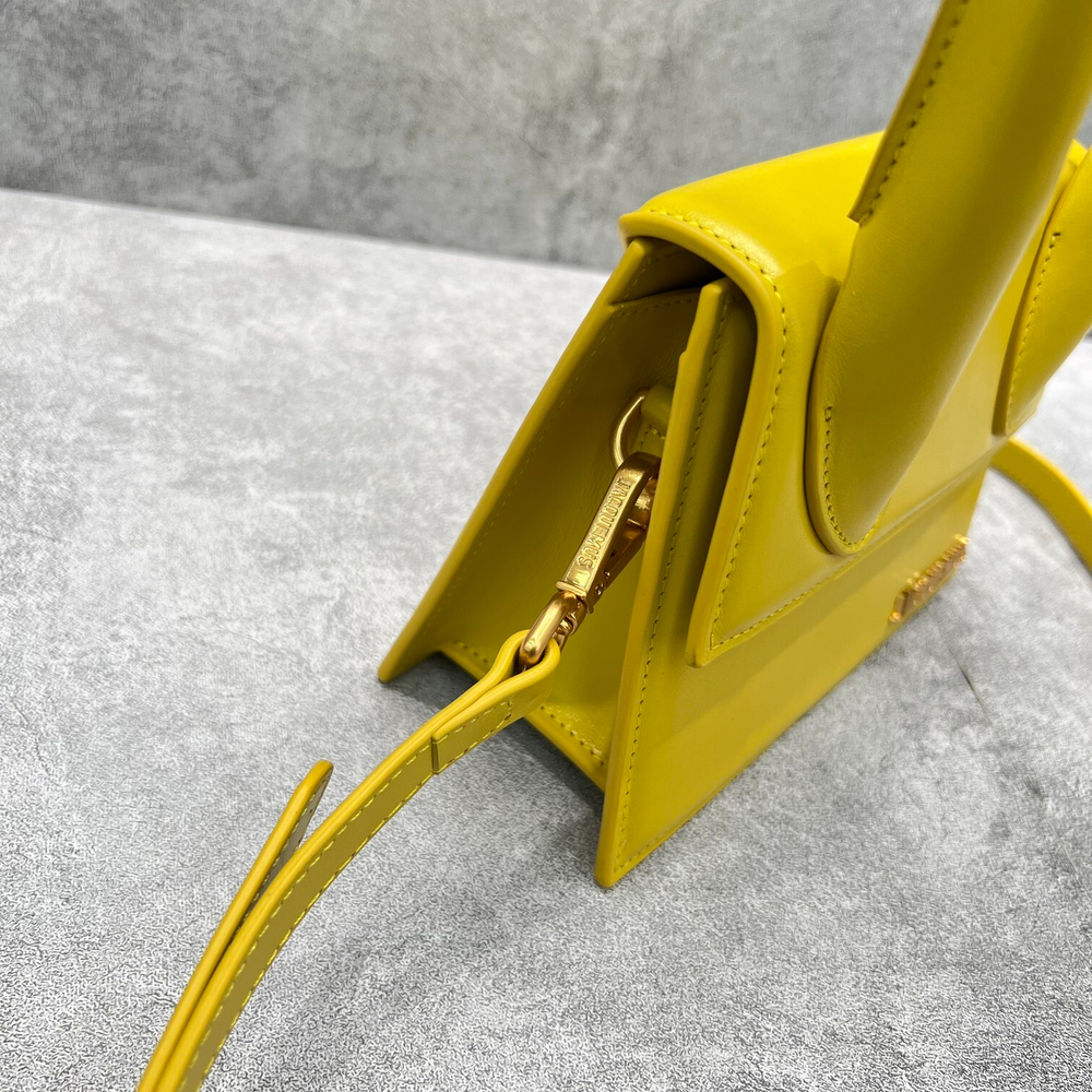 Jacquemus Le Chiquito Moyen 18 cm