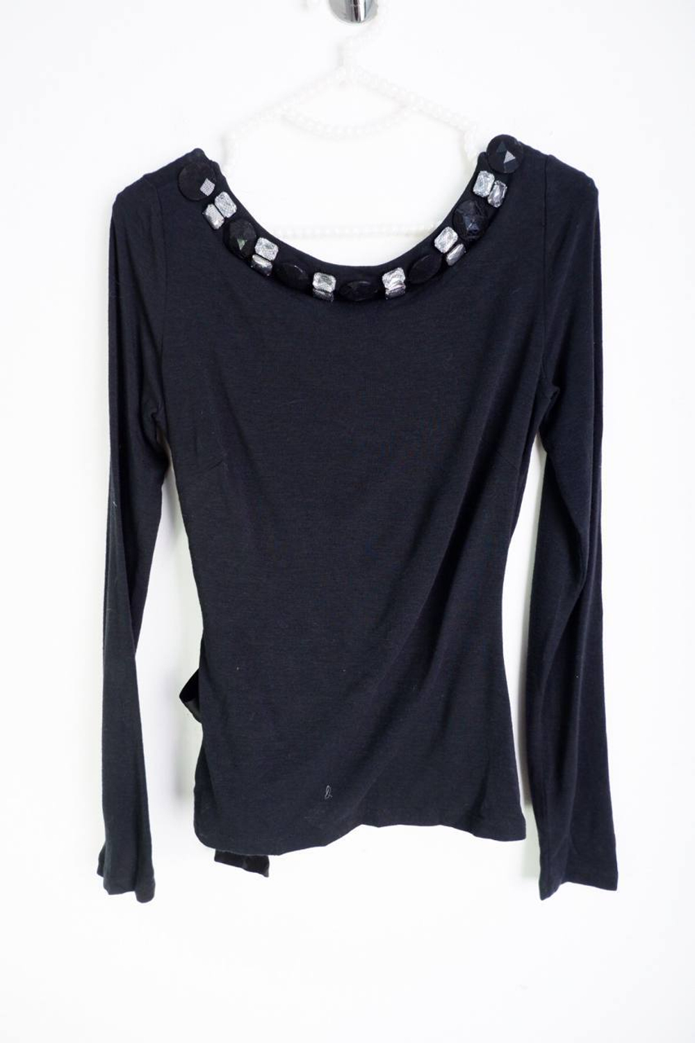 Кофта Blumarine с украшенным декольте, маркировка 36, визуально на 42 размер