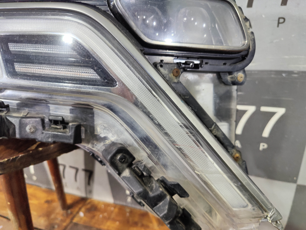 Фара правая LЕD Kia Carnival 4 (KA4) 20-нв Б/У Оригинал 92102R0200