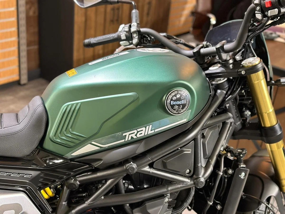 Benelli Leoncino 800 Trail (Green)