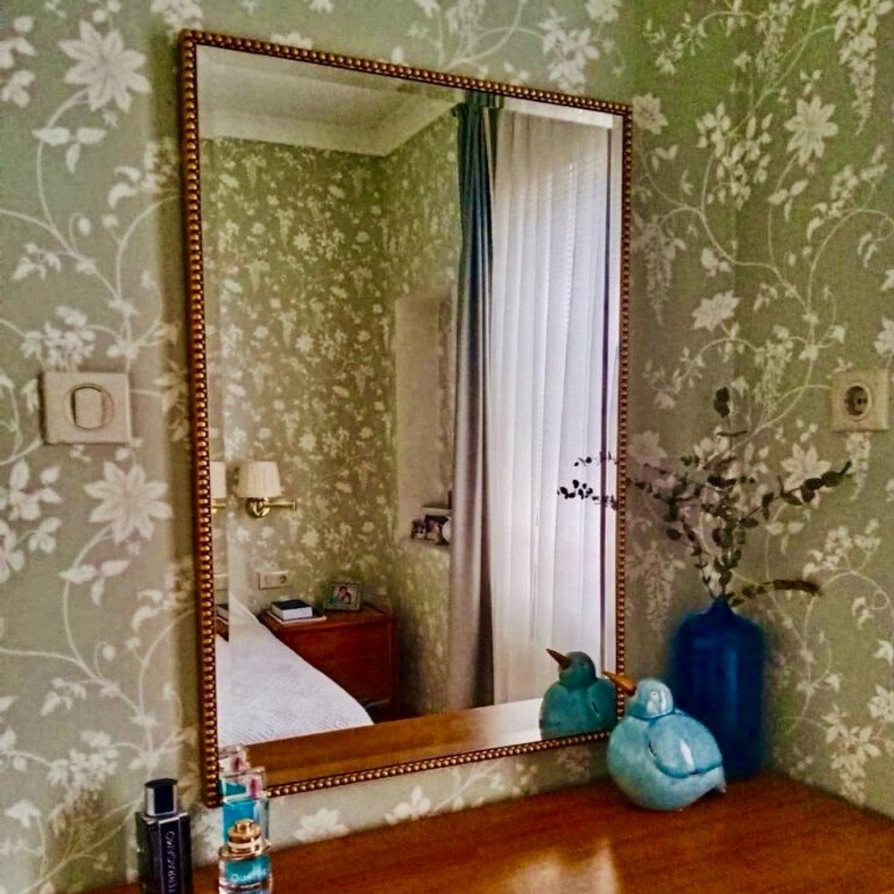 Настенное зеркало