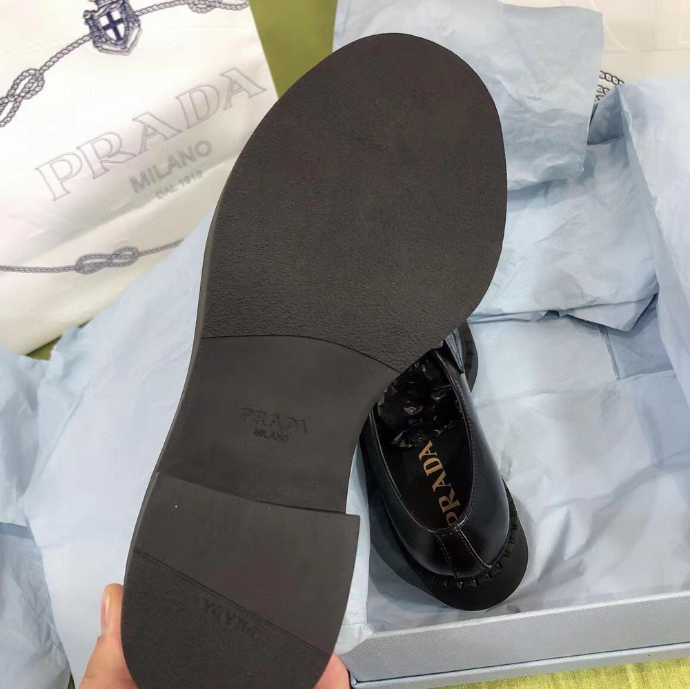 Лоферы Prada