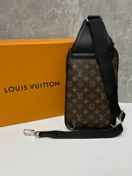 Сумка-слинг Louis Vuitton Avenue NM канва Monogram Macassar