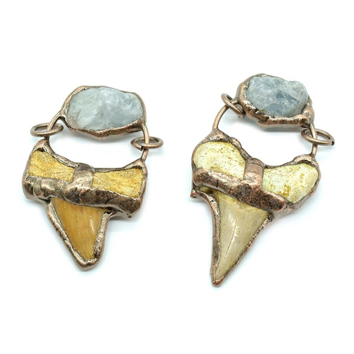 Кулон с зубом акулы и аквамарином "Оберег", 32*52мм