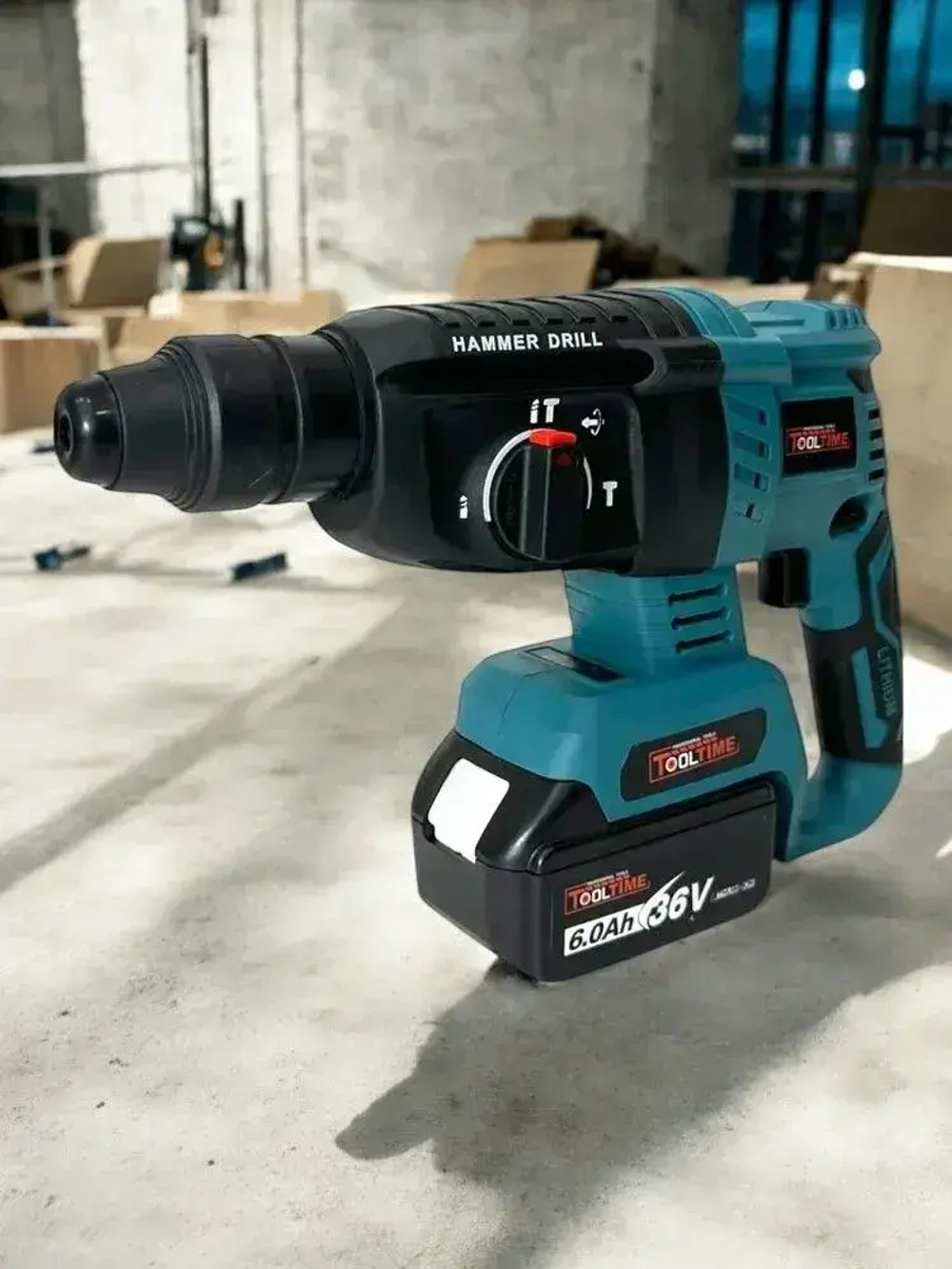 Перфоратор аккумуляторный, 900 Вт, SDS Plus, 2.7 Дж Не переплачивай за наклейки Мkito