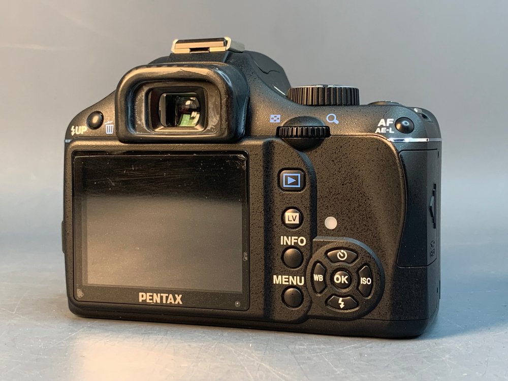 Pentax K-x Kit 18-55mm 2300 кадров