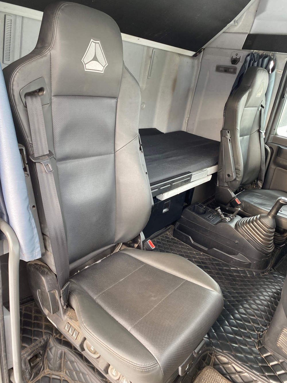 SITRAK C7H 6x4 Седельный тягач ZZ4256V364HE (Дизельный, 12,4 л, 540 л.с., МТ)