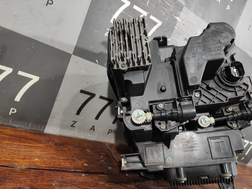 Фара левая LED Tank 500 21-нв Б/У Оригинал 4121104XKV3AA