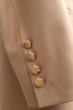 Пиджак без лацканов бежевый