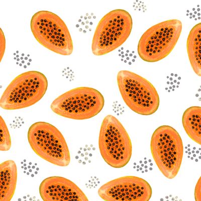 Папайя в разрезе на белом фоне