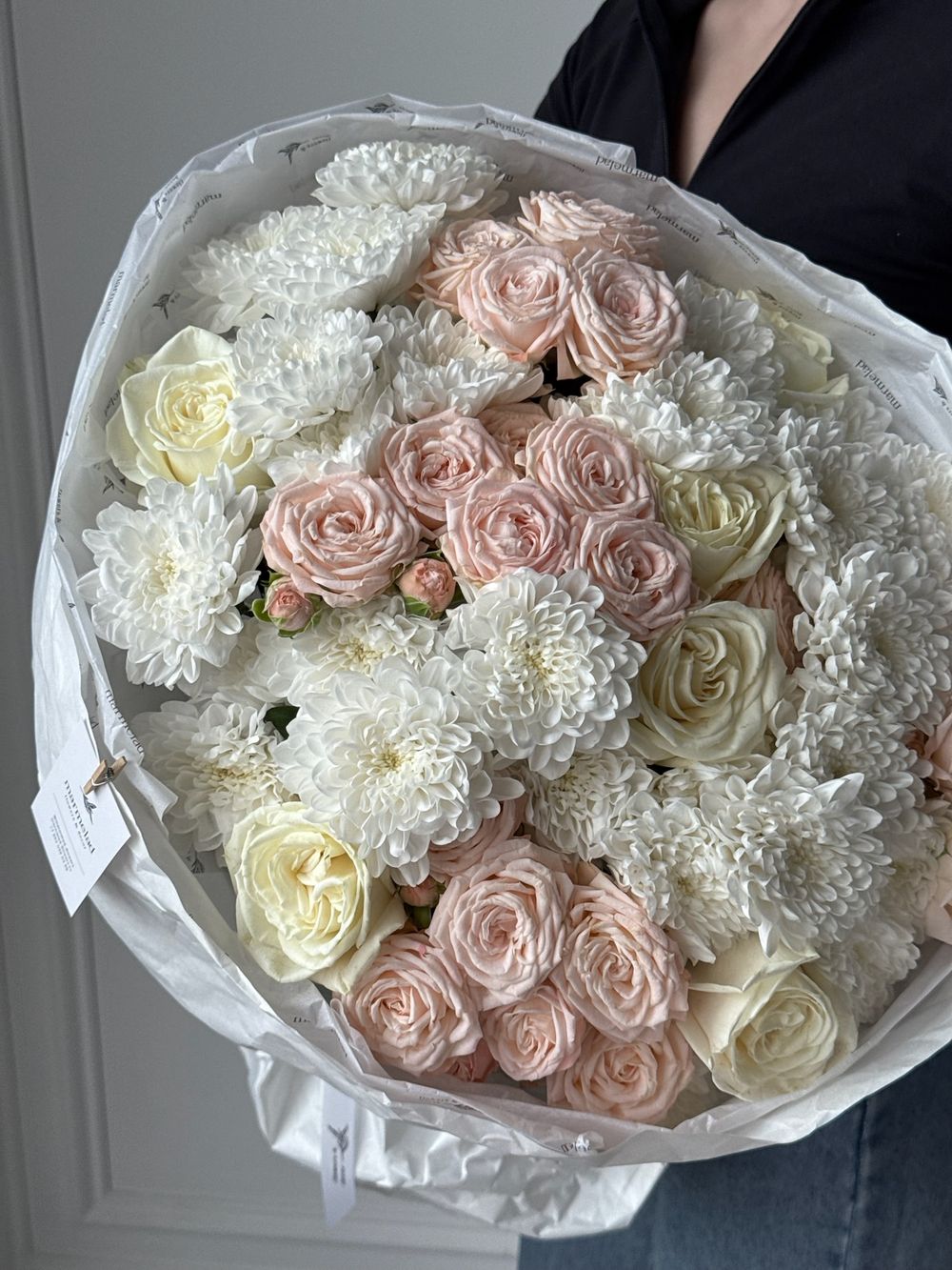 Букет сборный в кремовых оттенках размер L