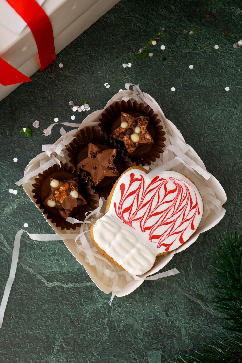 Новогодний мини пряник, три шоколадные звездочки