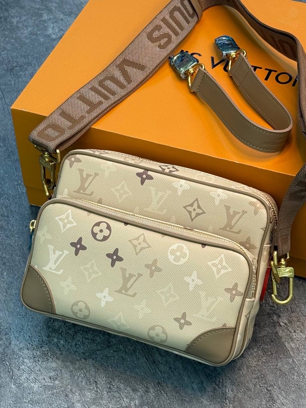 Сумка через плечо Louis Vuitton Nil G77