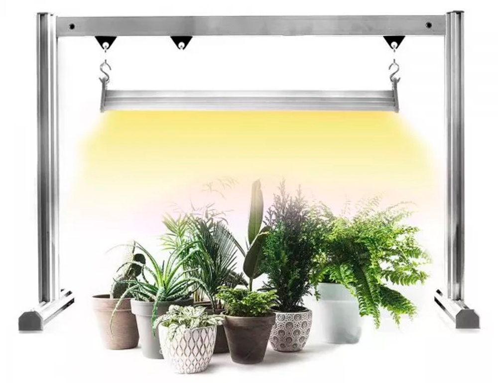 Фитолампа для освещения растений на подоконнике