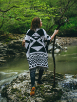 Накидка с этническим геометрическим рисунком черная