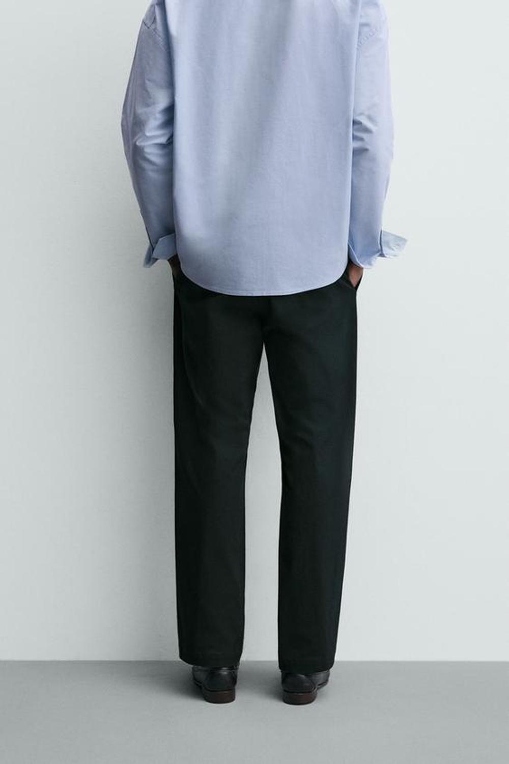 ZARA БРЮКИ СО СКЛАДКАМИ ИЗ РЕЛЬЕФНОЙ ТКАНИ, СЕРЫЙ