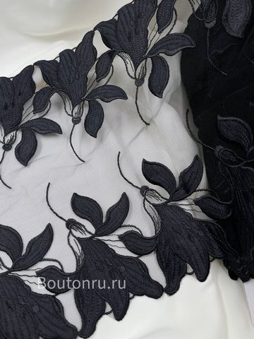 Кружево черное с вышитыми цветами 