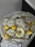 Букет из хризантемы, минигерберы и желтой розы