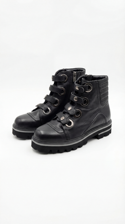 Ботинки с заклепками