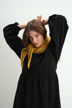 Косынка из альпака горчичного цвета