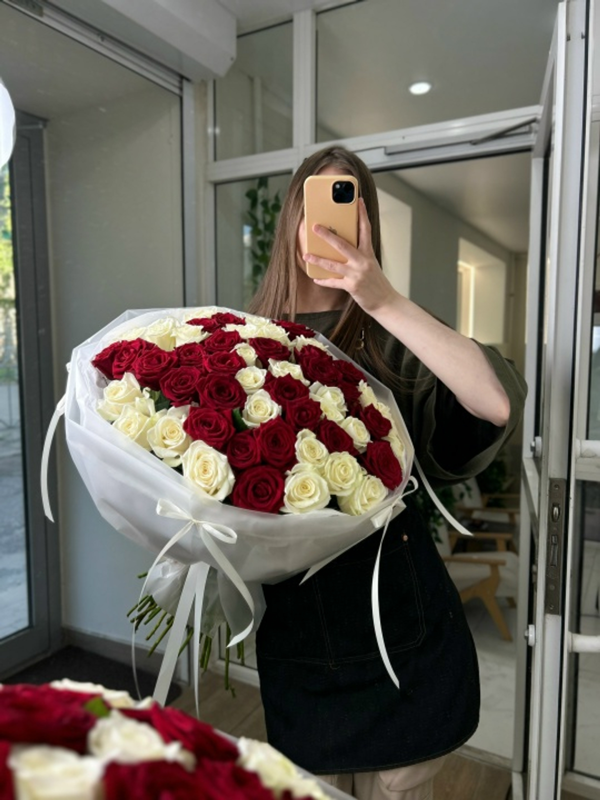 Любовь в букете из 51 розы (60см)