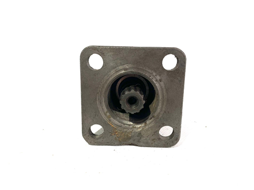 Кронштейн (стакан) крепления насоса-дозатора ЮМЗ  45Т-3400010 низкий (вал шлицевой)