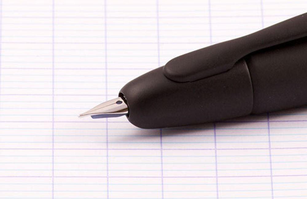 Перьевая ручка Pilot Capless Black Trims матовая черная перо М (FC-1800RRR-M-COF-BMN)