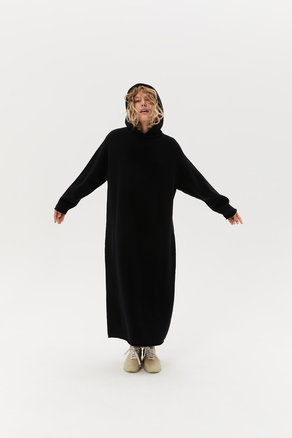 Трикотажное платье с капюшоном (Ноу фотос плиз), черное