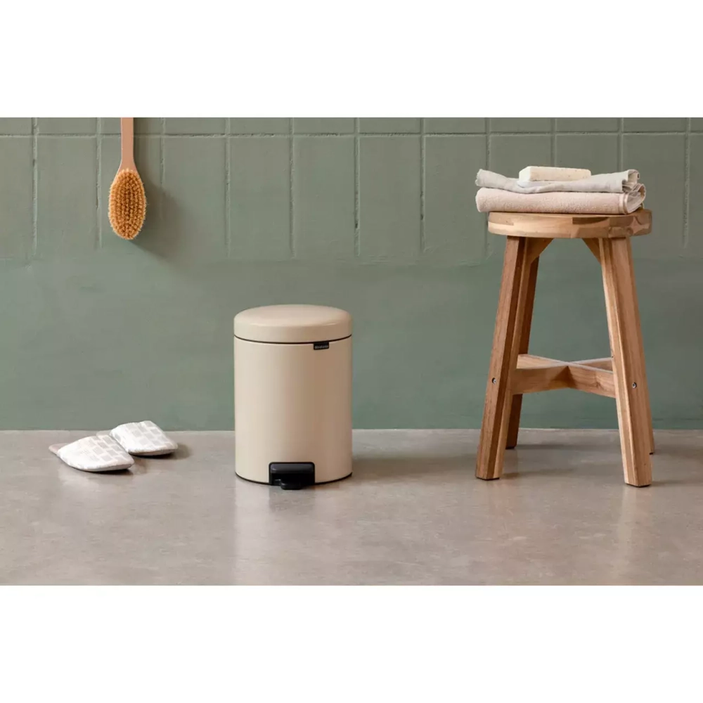 Brabantia - Контейнер для мусора NewIcon 3л, мягкий бежевый / артикул   149887  / GTIN 8710755149887