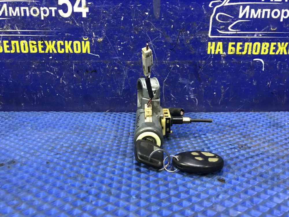 Замок зажигания NISSAN R’NESSA 1999