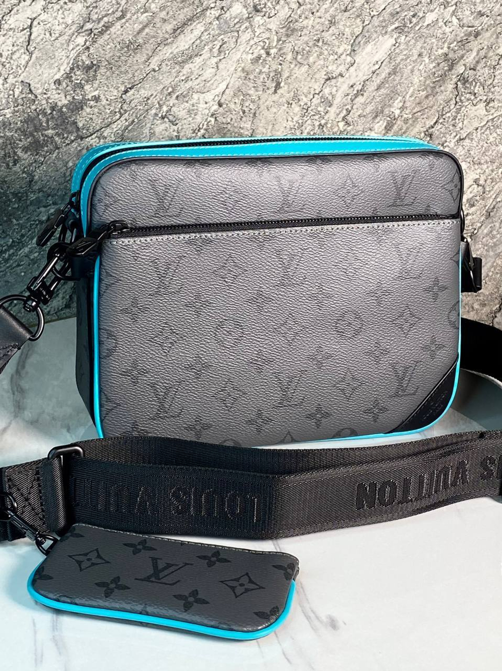 Сумка-мессенжер Louis Vuitton