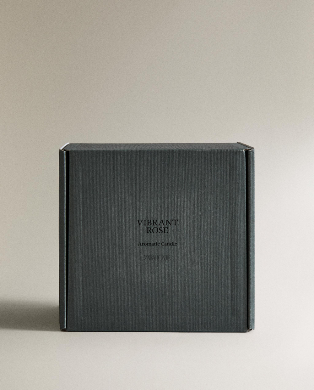 Zara Home Свеча ароматическая Vibrant Rose 150 г, растительный воск, аромат цветочный, Розовый