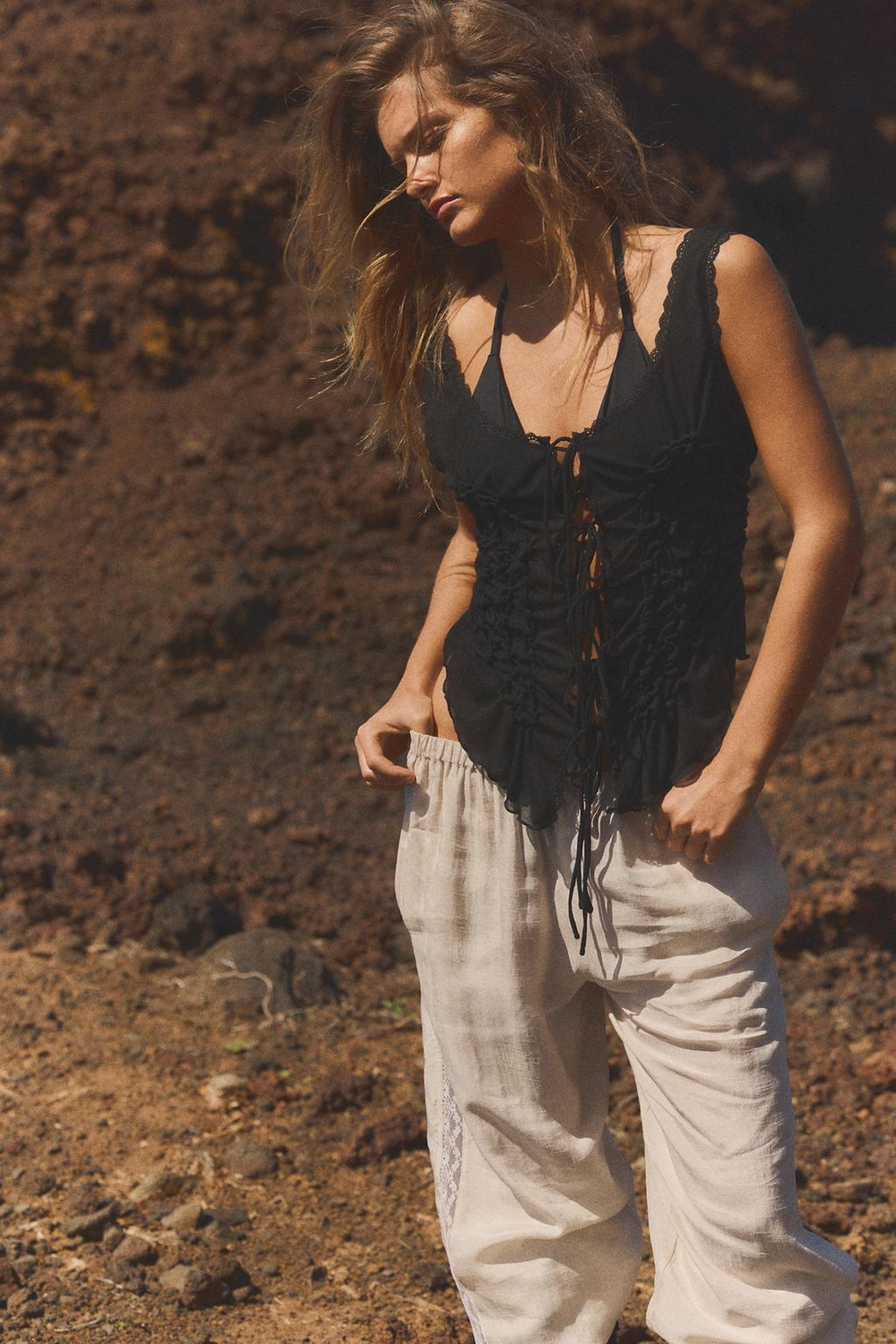 ZARA ТОП СО СБОРКАМИ И ЗАВЯЗКАМИ, ЧЕРНЫЙ