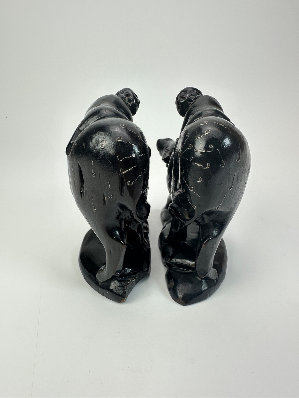 Парные фигуры водяных буйволов